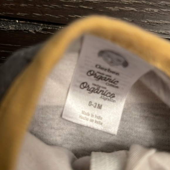 Two Newborn 0-3 months pajamas zipper & snaps  dinosaur stripes baby - Picture 4 of 9